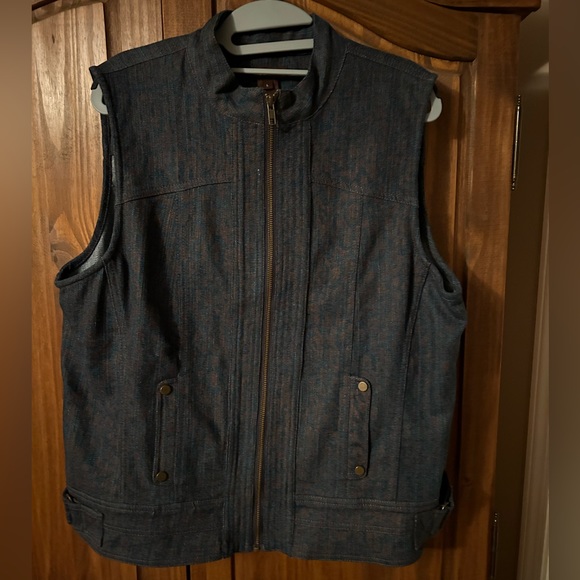 Multiples Other - Cute Denim Vest. Size Large.